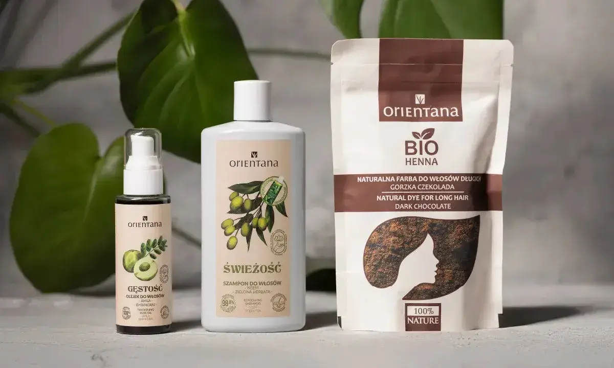 Naturalne kosmetyki Orientana: olejek i szampon na porost włosów, oraz bio henna w kolorze gorzkiej czekolady.